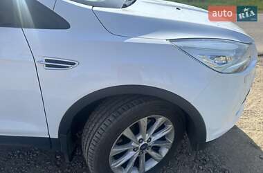 Внедорожник / Кроссовер Ford Kuga 2015 в 