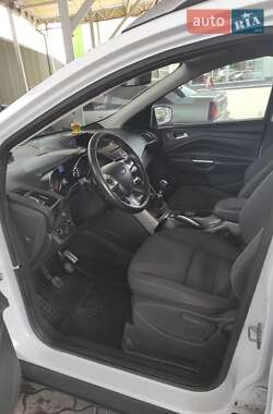 Позашляховик / Кросовер Ford Kuga 2013 в 