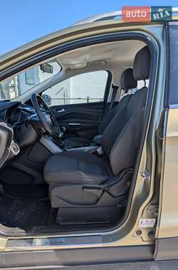 Внедорожник / Кроссовер Ford Kuga 2014 в 