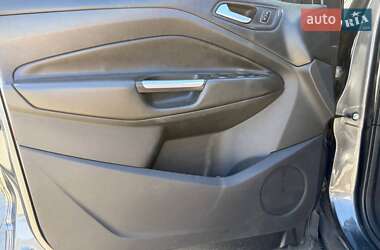 Внедорожник / Кроссовер Ford Kuga 2017 в 