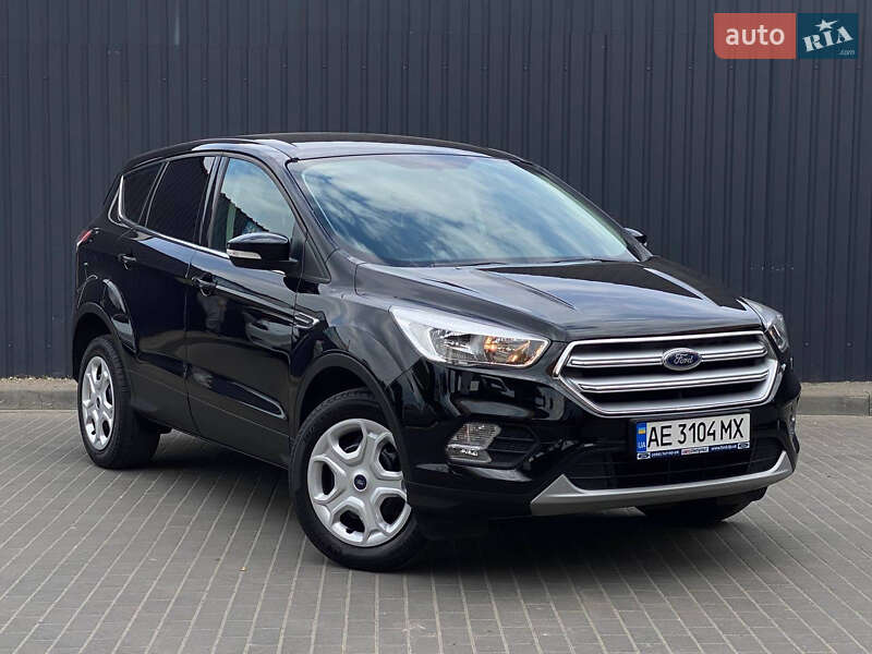 Внедорожник / Кроссовер Ford Kuga 2019 в 