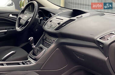 Внедорожник / Кроссовер Ford Kuga 2019 в 