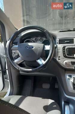 Внедорожник / Кроссовер Ford Kuga 2012 в 