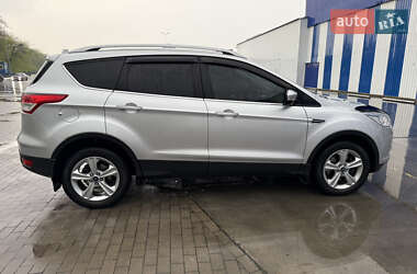 Позашляховик / Кросовер Ford Kuga 2015 в 