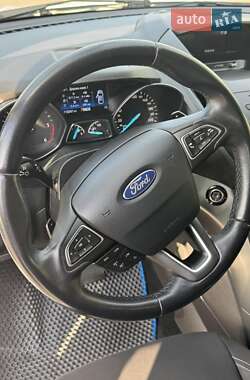Внедорожник / Кроссовер Ford Kuga 2018 в 
