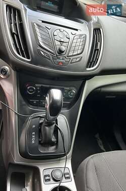 Позашляховик / Кросовер Ford Kuga 2015 в 