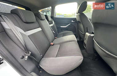 Позашляховик / Кросовер Ford Kuga 2011 в 