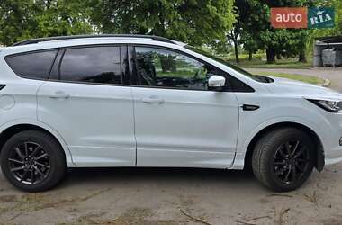 Позашляховик / Кросовер Ford Kuga 2019 в 