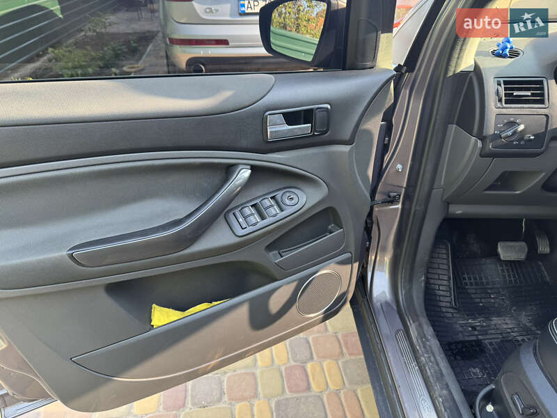 Внедорожник / Кроссовер Ford Kuga 2012 в Запорожье