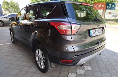 Позашляховик / Кросовер Ford Kuga 2019 в 