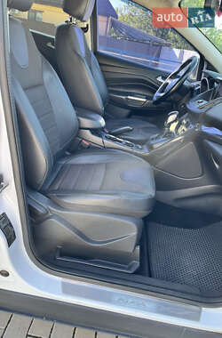 Позашляховик / Кросовер Ford Kuga 2013 в 