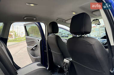 Позашляховик / Кросовер Ford Kuga 2013 в 