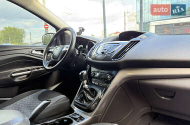 Позашляховик / Кросовер Ford Kuga 2013 в 