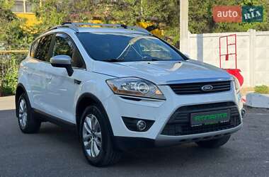 Позашляховик / Кросовер Ford Kuga 2012 в 