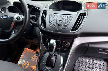 Внедорожник / Кроссовер Ford Kuga 2015 в 