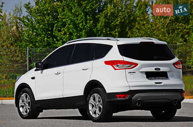 Позашляховик / Кросовер Ford Kuga 2014 в 
