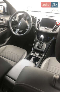 Позашляховик / Кросовер Ford Kuga 2019 в 