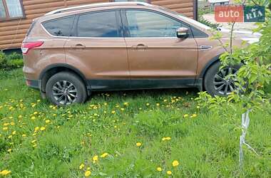 Позашляховик / Кросовер Ford Kuga 2013 в 