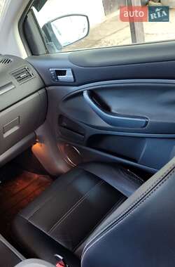 Позашляховик / Кросовер Ford Kuga 2012 в 