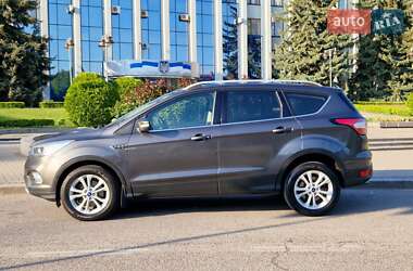 Внедорожник / Кроссовер Ford Kuga 2017 в 