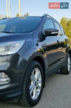 Внедорожник / Кроссовер Ford Kuga 2017 в 