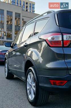 Внедорожник / Кроссовер Ford Kuga 2017 в 