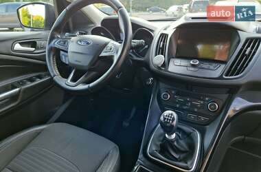 Внедорожник / Кроссовер Ford Kuga 2017 в 