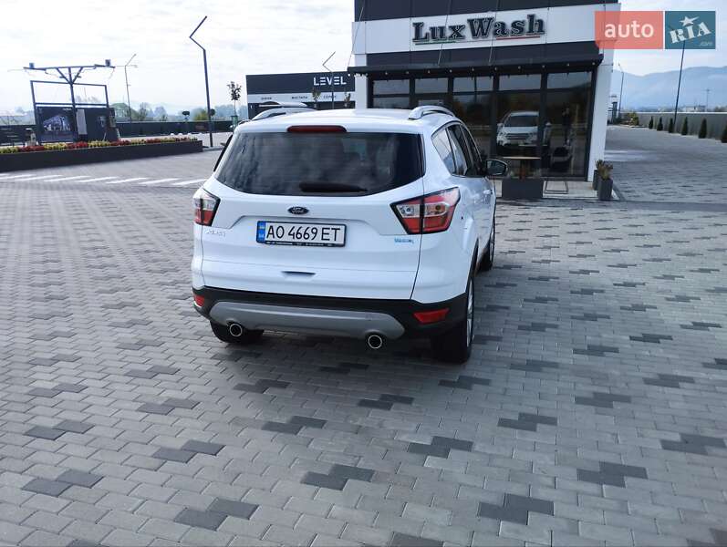 Внедорожник / Кроссовер Ford Kuga 2019 в Рахове