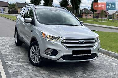 Внедорожник / Кроссовер Ford Kuga 2016 в 