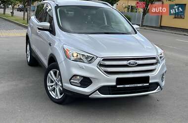 Внедорожник / Кроссовер Ford Kuga 2016 в 