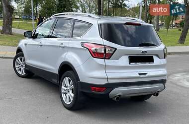 Внедорожник / Кроссовер Ford Kuga 2016 в 