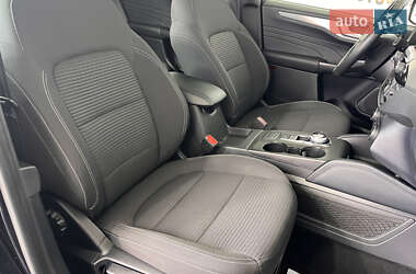 Позашляховик / Кросовер Ford Kuga 2021 в 