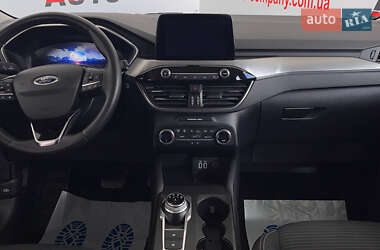 Позашляховик / Кросовер Ford Kuga 2021 в 