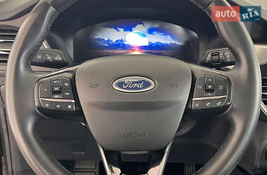 Позашляховик / Кросовер Ford Kuga 2021 в 