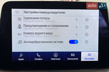 Позашляховик / Кросовер Ford Kuga 2021 в 