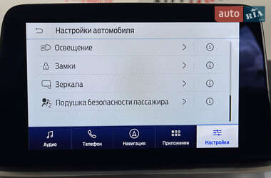 Позашляховик / Кросовер Ford Kuga 2021 в 