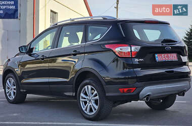 Позашляховик / Кросовер Ford Kuga 2019 в 