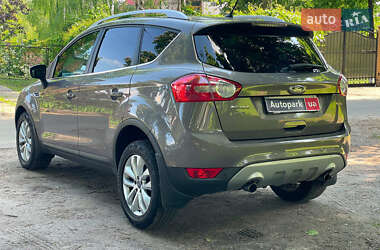 Позашляховик / Кросовер Ford Kuga 2012 в 