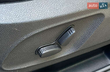 Позашляховик / Кросовер Ford Kuga 2012 в 