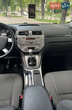 Позашляховик / Кросовер Ford Kuga 2012 в 