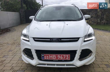 Позашляховик / Кросовер Ford Kuga 2016 в 