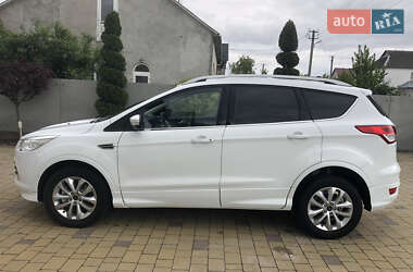 Позашляховик / Кросовер Ford Kuga 2016 в 
