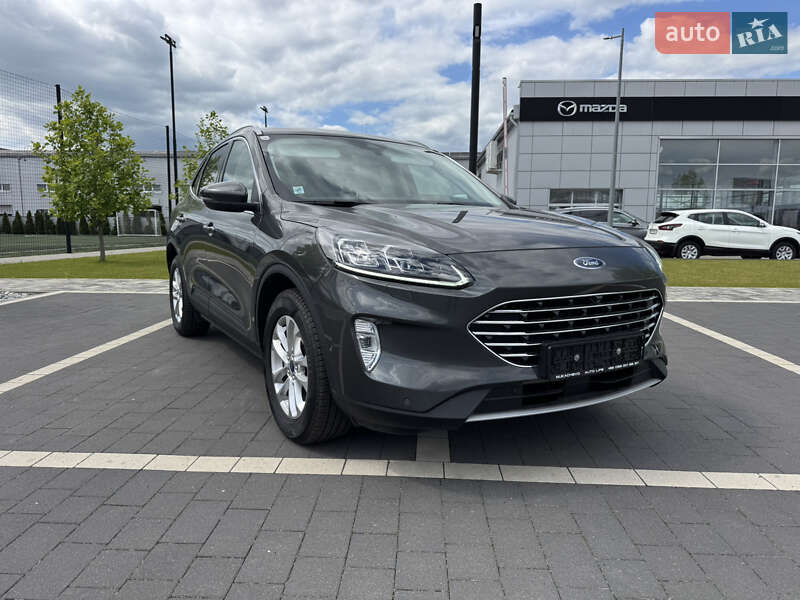 Внедорожник / Кроссовер Ford Kuga 2021 в 