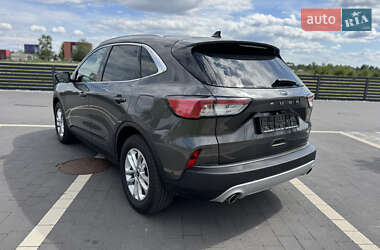 Внедорожник / Кроссовер Ford Kuga 2021 в 