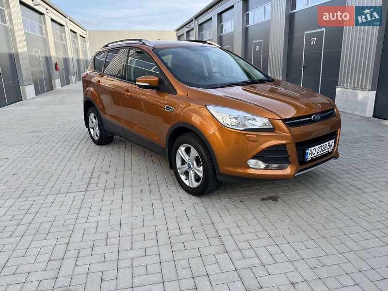 Внедорожник / Кроссовер Ford Kuga 2015 в 