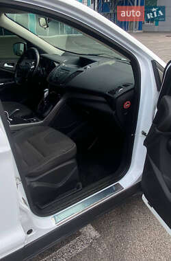 Внедорожник / Кроссовер Ford Kuga 2013 в 