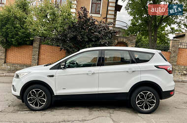 Внедорожник / Кроссовер Ford Kuga 2017 в 