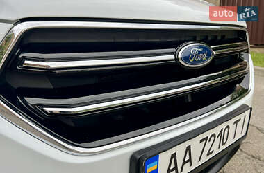 Внедорожник / Кроссовер Ford Kuga 2017 в 