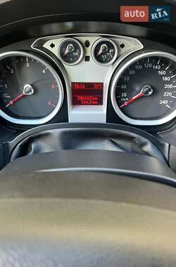 Внедорожник / Кроссовер Ford Kuga 2010 в 