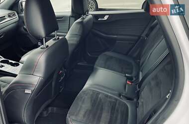 Позашляховик / Кросовер Ford Kuga 2021 в 